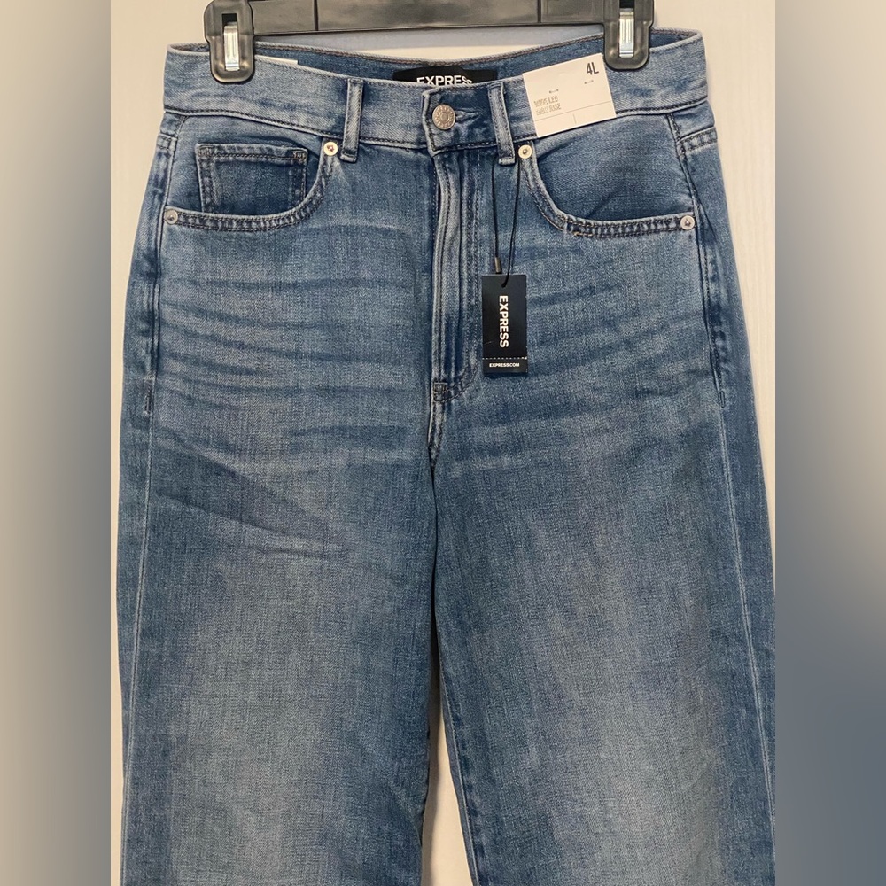 Express Women’s Wide Leg Jean 4L